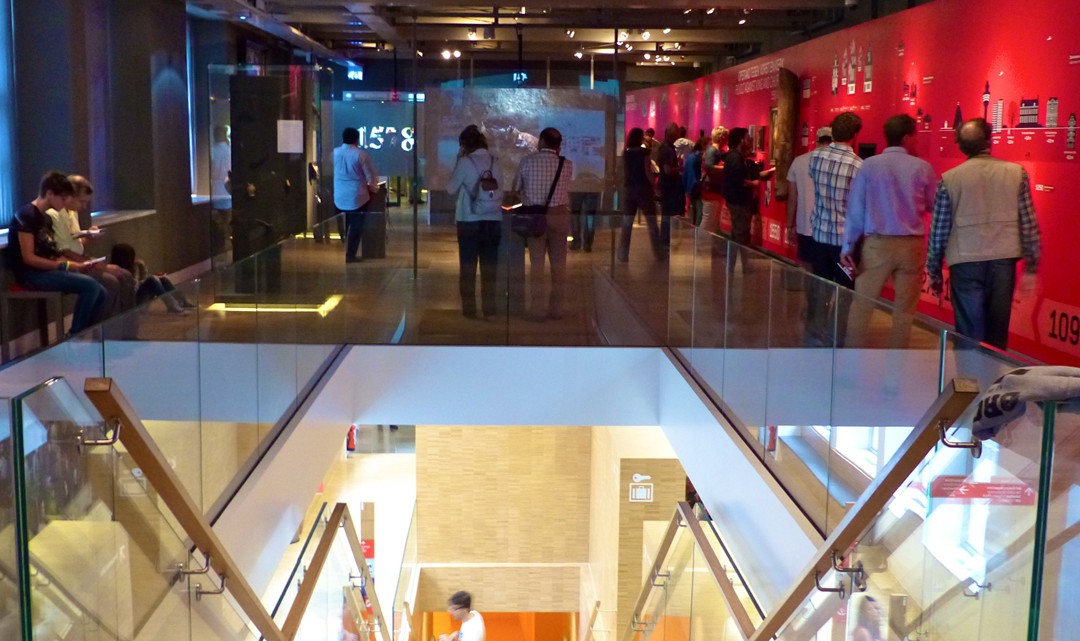 A view into the exhibition space, with on the foreground the stairs down