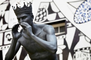 Statue of a man shouting through his hands as if they where a megaphone