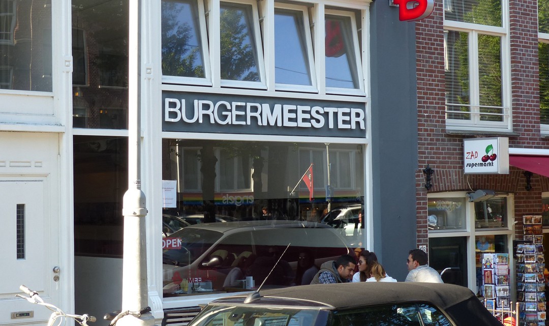 The front window of Burgermeester