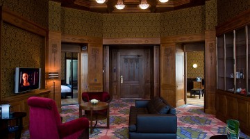 A round, Art Deco living room