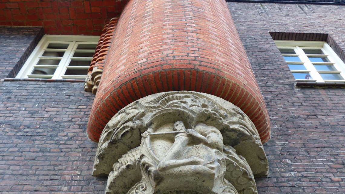 A typical Amsterdamse School detail carved in stone