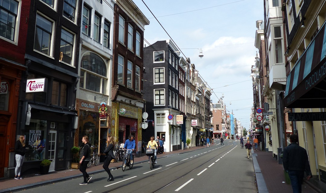 A view of the Utrechtsestraat in the sun